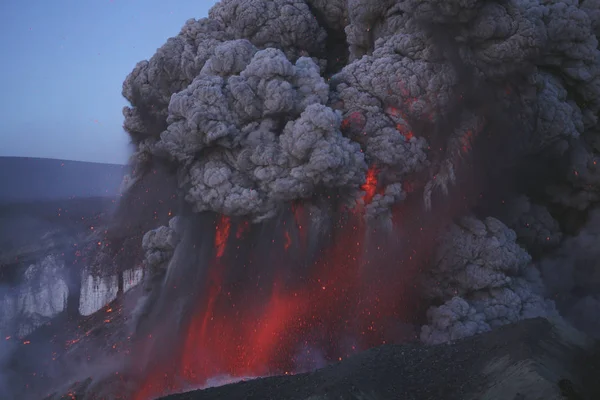 Erupção de Eyjafjallajokull na cratera Summit — Fotografia de Stock