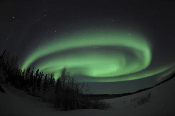 Aurora Borealis over Vee Lake — Stock Photo, Image