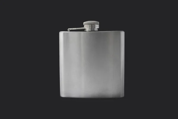 Paslanmaz hip bir siyah arka plan üzerine izole flask
