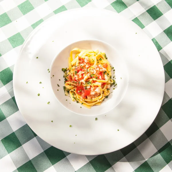 Tagliolini met ragout van schaal-en schelpdieren — Stockfoto