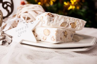 Noel Kek, beyaz nuga.