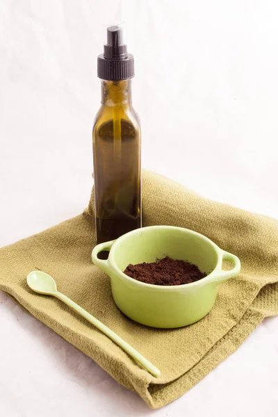 Peeling z kawy i oliwy z oliwek olil. — Zdjęcie stockowe