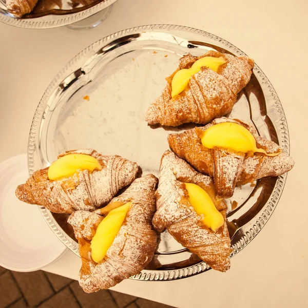 Croissant. Per colazione. . — Foto Stock