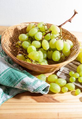 Rustik bileşiminde beyaz üzüm.