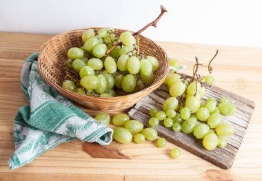 Rustik bileşiminde beyaz üzüm.