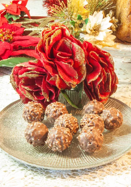 Çikolatalı pralin fındık ve badem ile