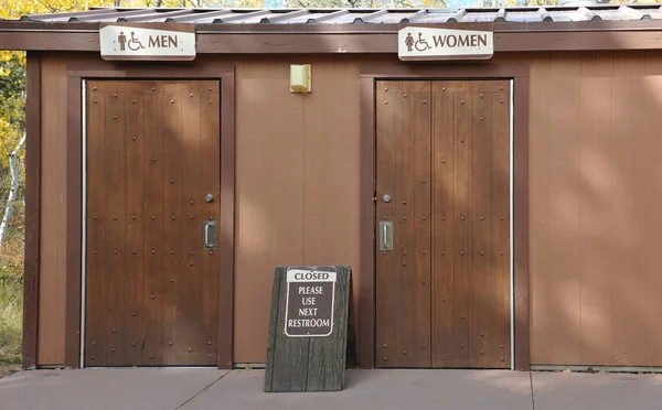 Public Restrooms Closed — Stock Photo, Image