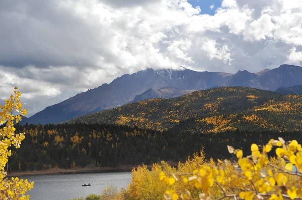 Pikes Peak topp bland molnen Royaltyfria Stockfoton