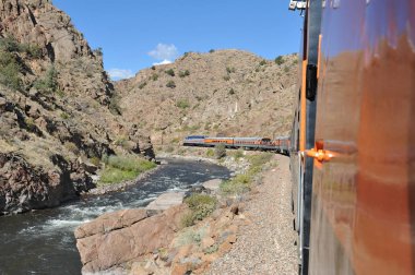 Turistler Dağları alarak Royal Gorge tren
