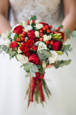 Gelin sabah ayrıntılar. Düğün buketi brid elinde