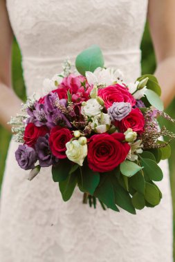 Gelin sabah ayrıntılar. Düğün buketi brid elinde