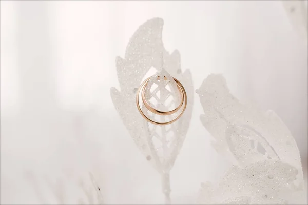 Wedding Wedding Rings Light Background Selective Focus Macro — Stock Photo, Image