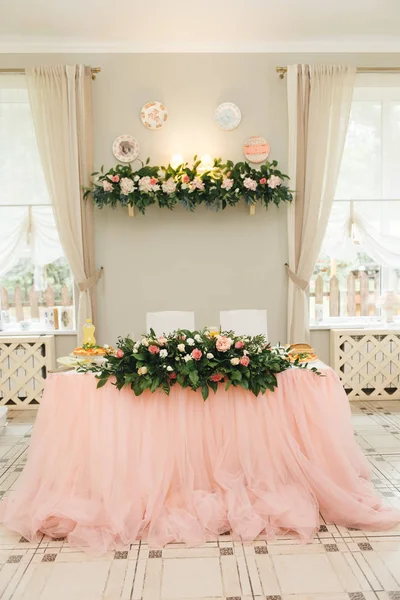 Düğünler ve tatiller için dekor konsepti, çiçek aranjmanı — Stok fotoğraf