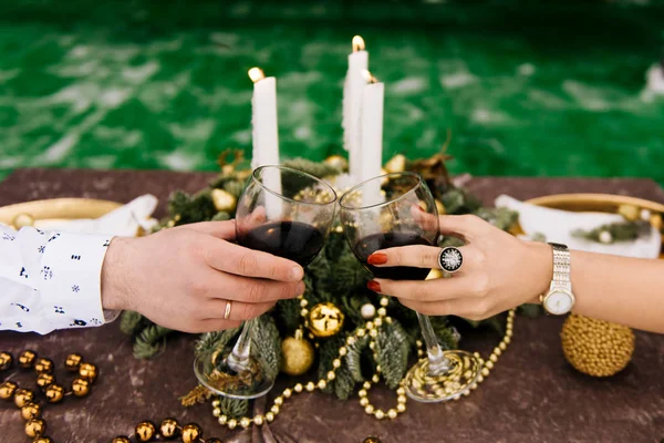 Male Female Hands Holding Glasses Wine Decorated Table Background — Stock Photo, Image