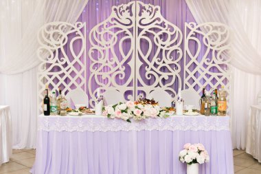 Düğünler ve tatiller için dekor konsepti, çiçek aranjmanı