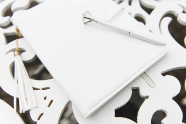 Metin için boş alanı olan beyaz Not Defteri