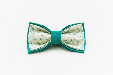 Beyaz arka planda papyon yeşili, tımar, 