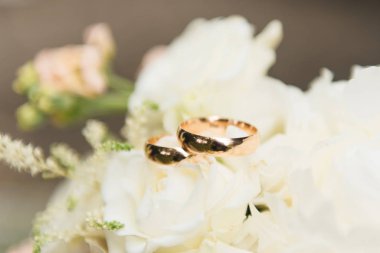 Düğün Nişan yüzüklerini ve buket arka plan düğün çiçek,