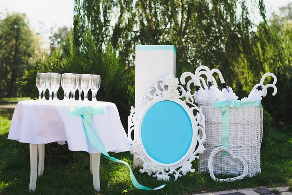 Decoración de la boda y buffet para el registro de la boda en la naturaleza. Umb. — Foto de Stock