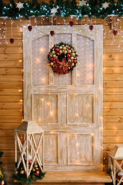 Рождественский Декор Деревянный Лофт Веранда Дома Елка — стоковое фото