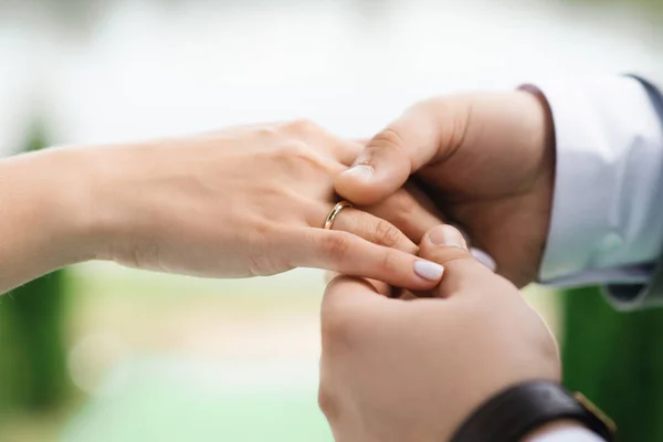 Fermeture des réseaux d'échange de fiancées et de mariés — Photo