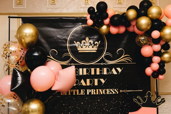 Banner mutlu yıllar siyah ve pi taşaklı küçük prenses — Stok fotoğraf