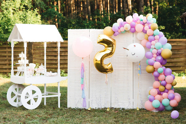 Candy bar children 's birthday party, white and pink, selective f
