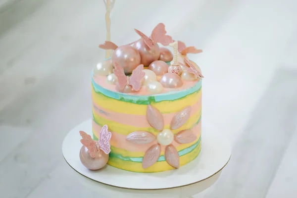 Lindo Pastel Pascua Con Huevos Decorativos — Foto de Stock