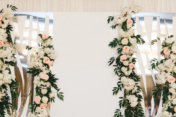 O conceito de decoração para casamentos e feriados, arranjo floral — Fotografia de Stock
