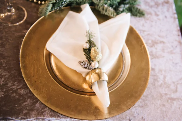 Table Setting Golden Plate Decorated Napkin — Stock Photo, Image