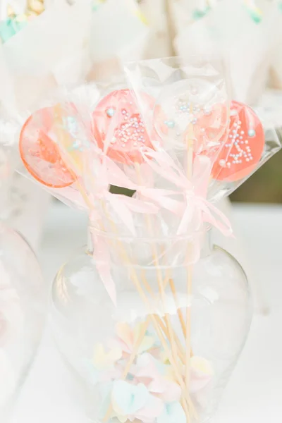 Candy bar barns födelsedagsfest, vit och rosa, selektiv f — Stockfoto