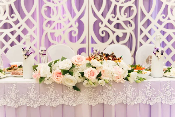 Koncept výzdoby pro svatby a svátky, květinová výzdoba — Stock fotografie