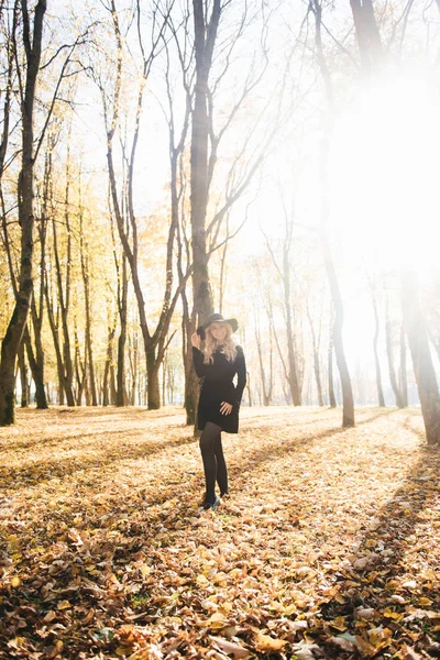 Belle Jeune Fille Chapeau Automne Park — Photo