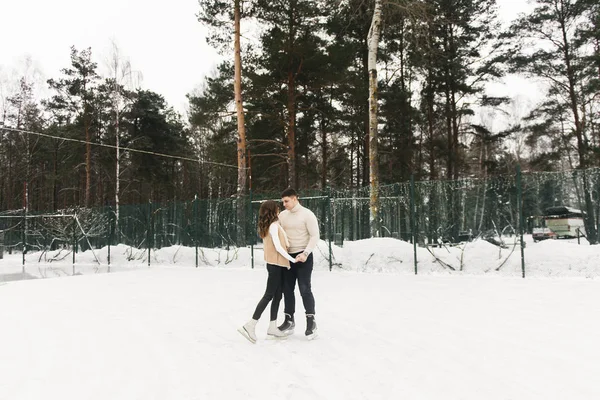 História Amor Inverno Gelo Jovem Bonito Menina Patinação Gelo — Fotografia de Stock