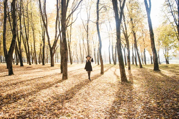 Belle Jeune Fille Chapeau Automne Park — Photo