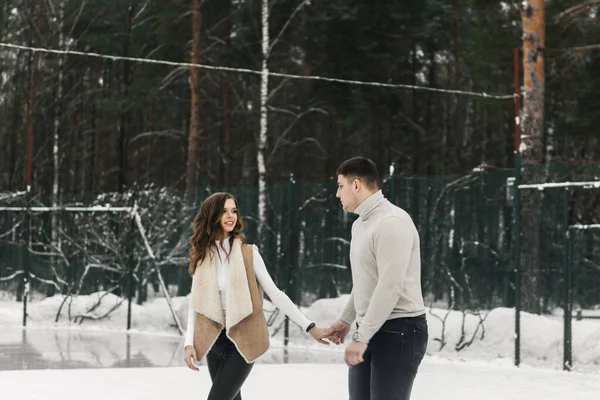 Winter Love Story Ice Beautiful Young Guy Girl Skating Ice — Stock Photo, Image