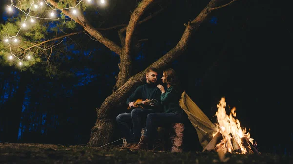 Young Couple Love Camping Tourists Sitting Fire Tent Forest Retro — Stock Photo, Image
