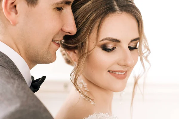 Beautiful Elegant Couple Newlyweds Love Luxurious Interior Piano — 스톡 사진