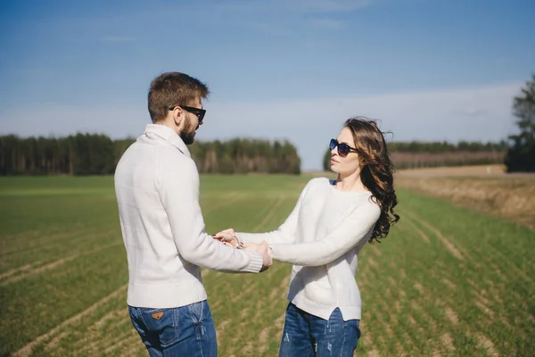 Happy Girl Guy Running Hugging Field Love Story Travel Concept — Stock Photo, Image