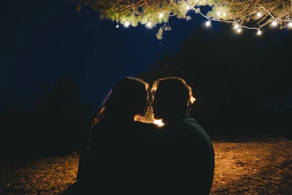 Young Couple Love Camping Tourists Sitting Fire Tent Forest Retro — Stock Photo, Image