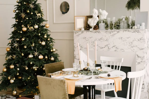 Küche Mit Schöner Weihnachtsdekoration Feiertags Hintergrund Neues Jahr — Stockfoto