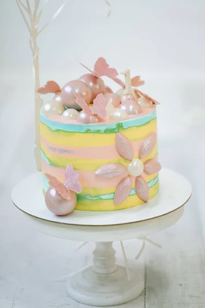 Dekor Flickans Första Födelsedag Vacker Delikat Rosa Gul Tårta Med — Stockfoto