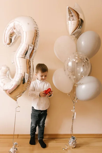 Lindo Niño Años Celebrando Cumpleaños Foto Niño Con Globos — Foto de Stock