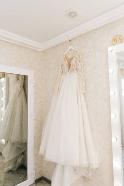 Gelinlik manzarası seremoniyi bekliyor.