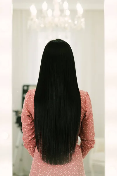 Cabelo Morena Longa Bonita Vista Para Trás Antes Depois Realizar — Fotografia de Stock