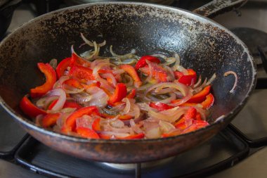 sebze ile kızartma tavası