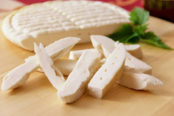 Fresh goat cheese — Stock Photo, Image