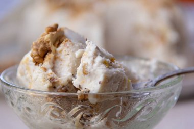 Ceviz ile süzme peynir pasta