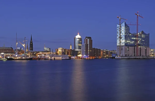 Vista Notturna Porto Amburgo Kehrwiederspitze Elbphilharmoniephilharmoniehall Distretto Hafencity Amburgo Germania — Foto Stock