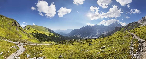 Панорамный Вид Высокогорную Трассу Дамба Ведущую Горам Валь Бадия Природному — стоковое фото